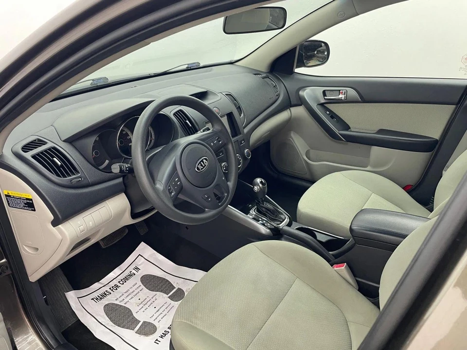 2013 Kia Forte - Image 11 of 31