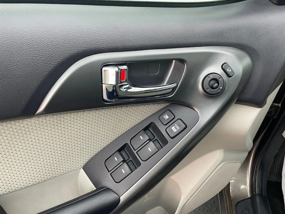 2013 Kia Forte - Image 13 of 31