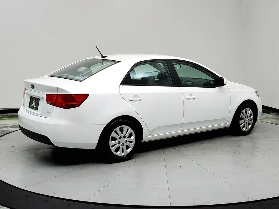 2013 Kia Forte - Image 5 of 12