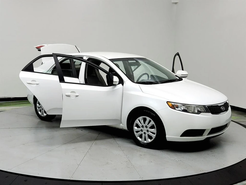 2013 Kia Forte - Image 10 of 12