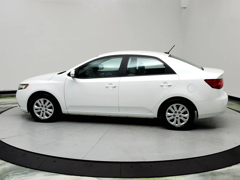 2013 Kia Forte - Image 8 of 12