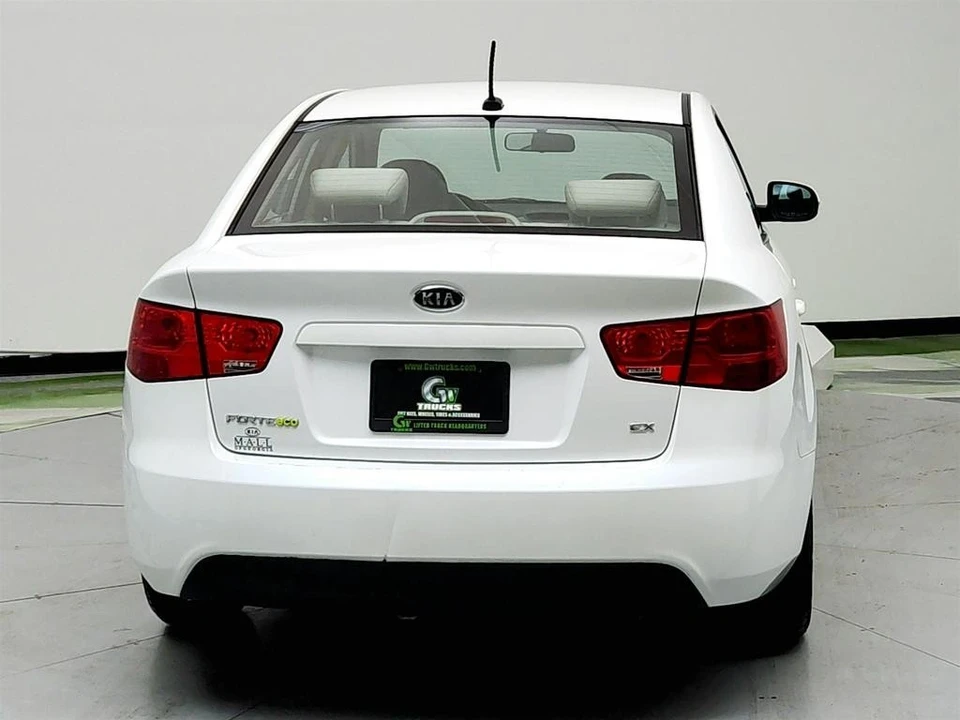 2013 Kia Forte - Image 6 of 12
