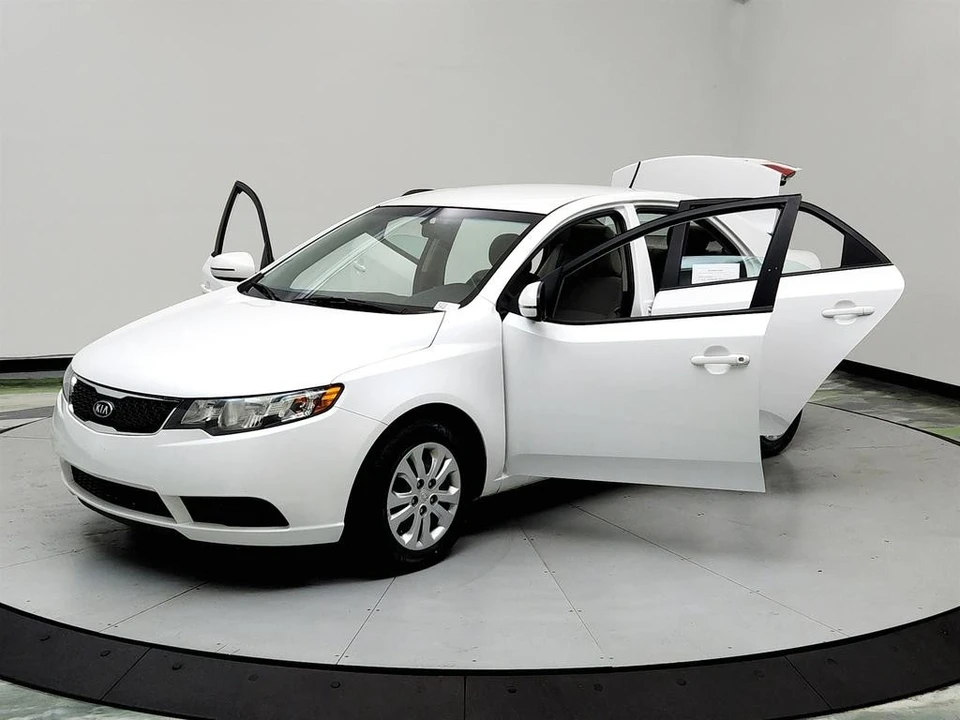 2013 Kia Forte - Image 9 of 12