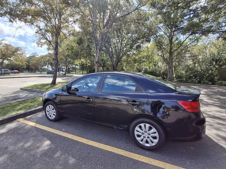 2013 Kia Forte - Image 6 of 10
