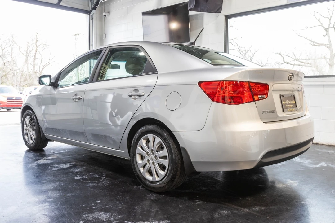 2013 Kia Forte - Image 8 of 21