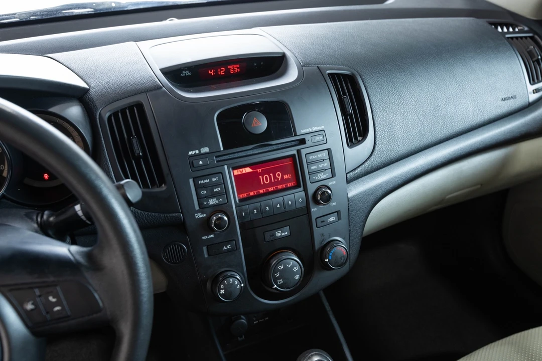 2013 Kia Forte - Image 20 of 21