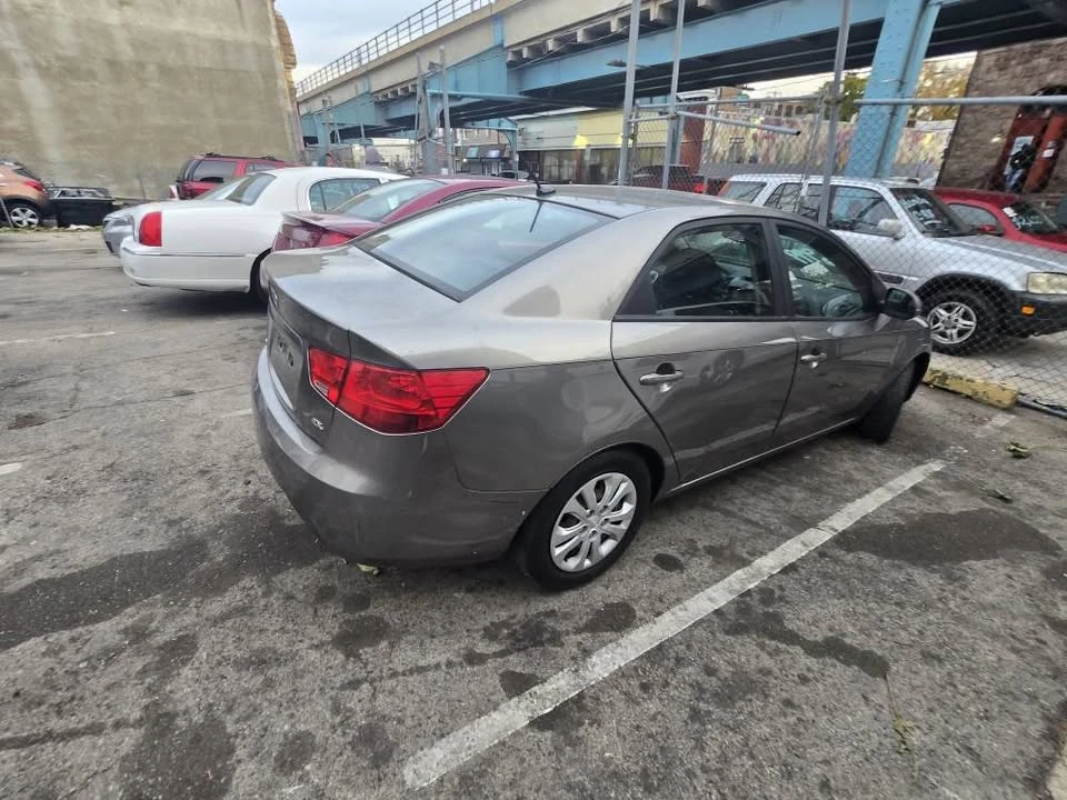 2013 Kia Forte - Image 4 of 10