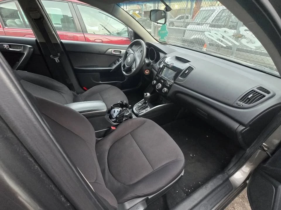 2013 Kia Forte - Image 6 of 10