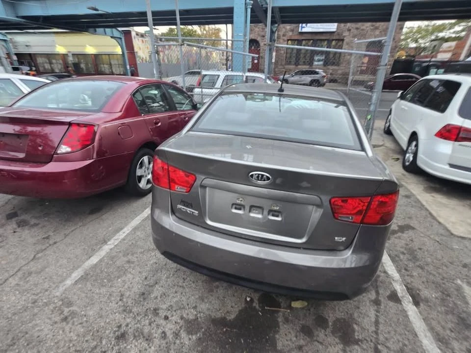 2013 Kia Forte - Image 2 of 10
