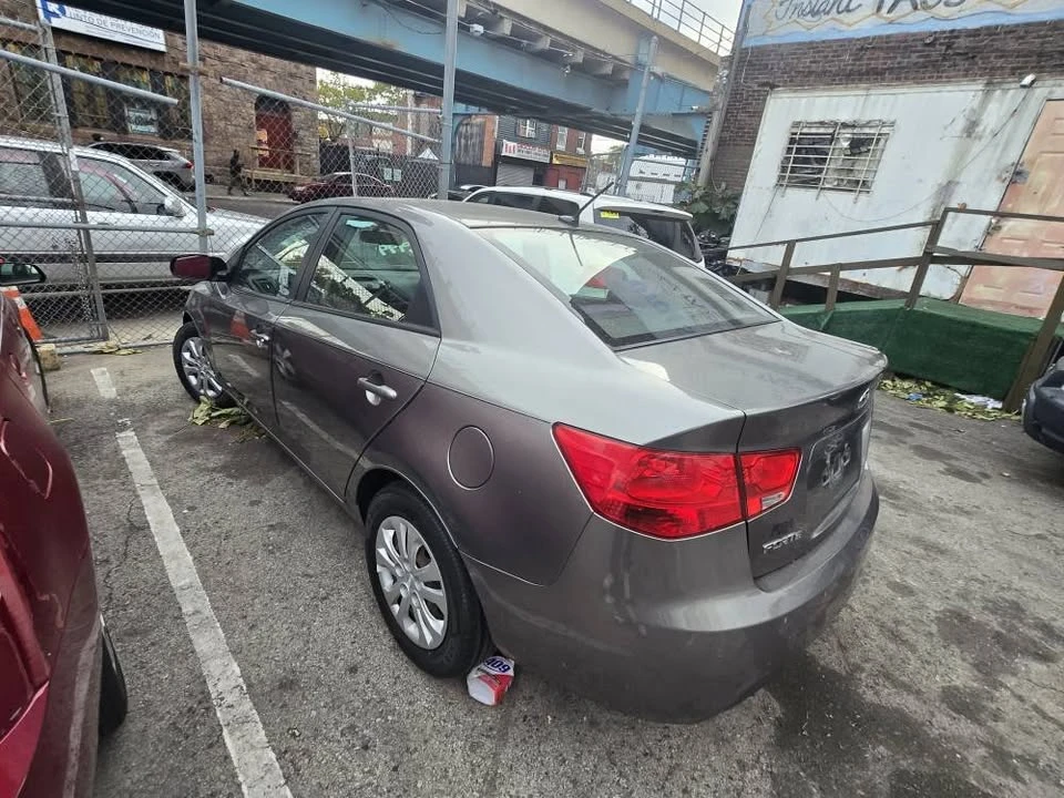 2013 Kia Forte - Image 7 of 10
