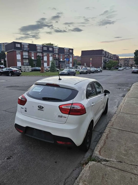 2013 Kia Rio - Image 3 of 4