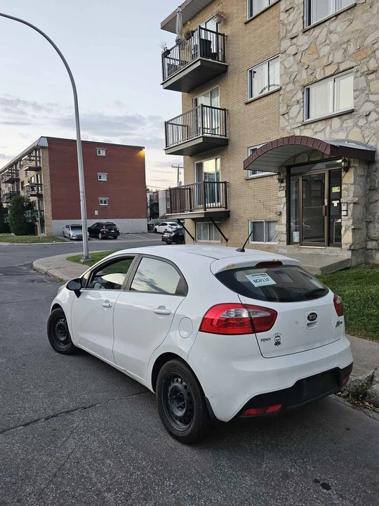 2013 Kia Rio - Image 2 of 4