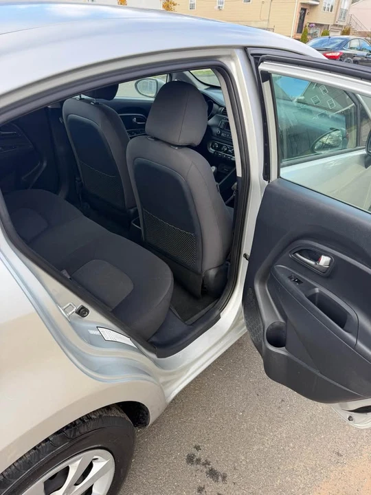 2013 Kia Rio - Image 11 of 12