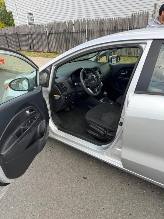 2013 Kia Rio - Image 10 of 12