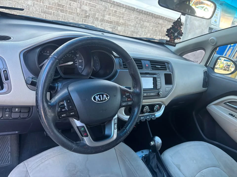 2013 Kia Rio - Image 2 of 5