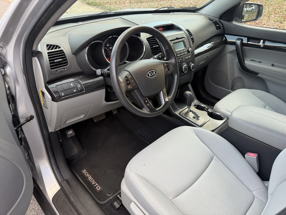 2013 Kia Sorento - Image 11 of 19
