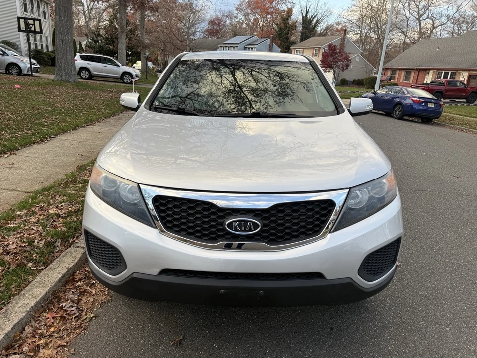 2013 Kia Sorento - Image 2 of 19