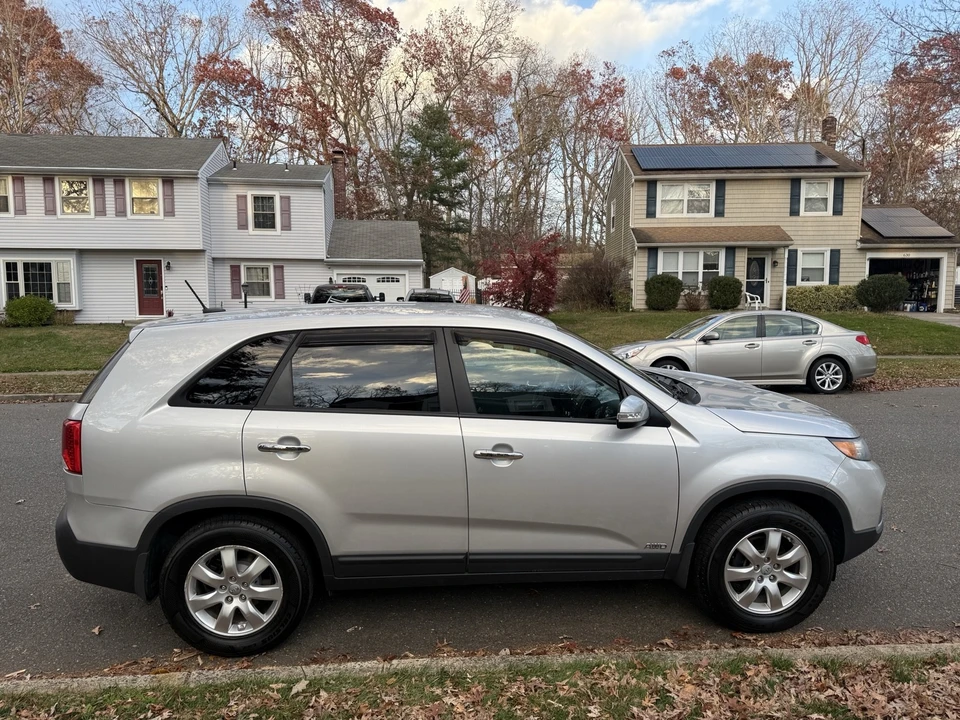 2013 Kia Sorento - Image 8 of 19