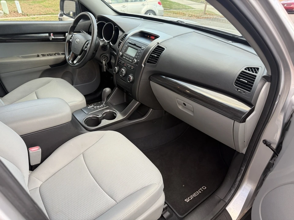 2013 Kia Sorento - Image 12 of 19