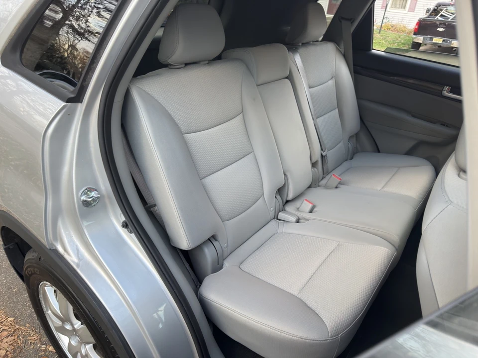 2013 Kia Sorento - Image 16 of 19