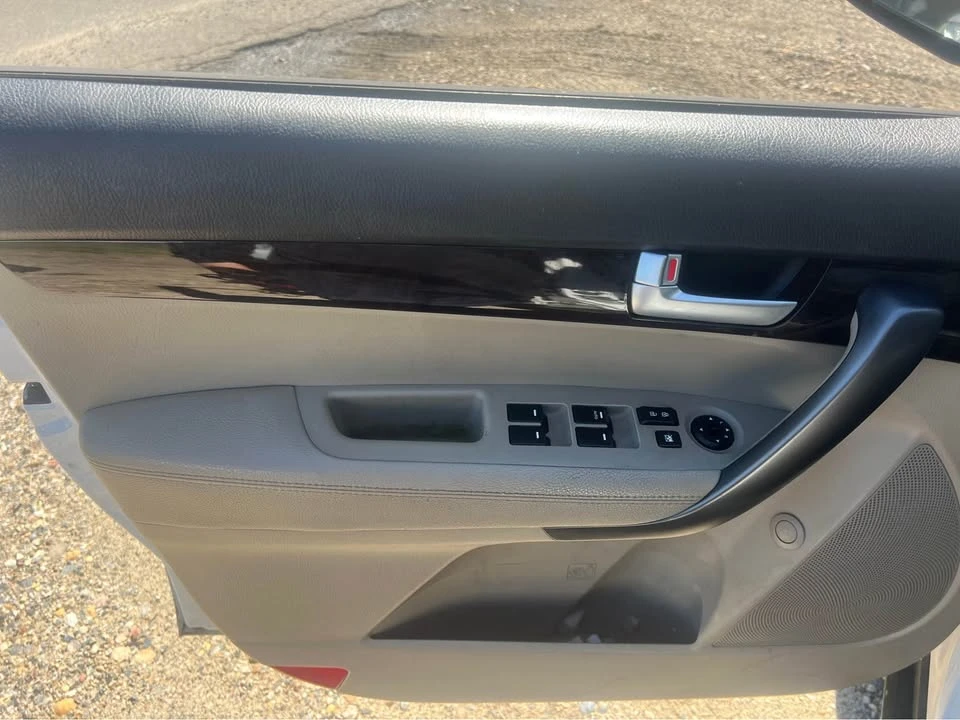 2013 Kia Sorento - Image 10 of 16