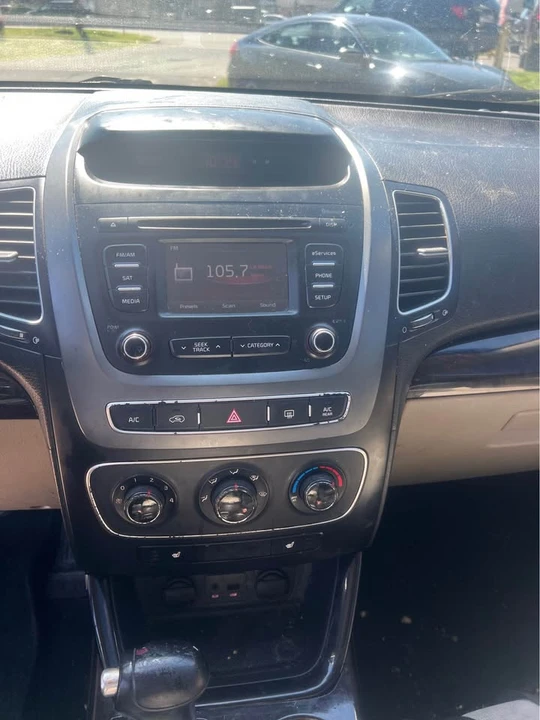 2013 Kia Sorento - Image 11 of 16