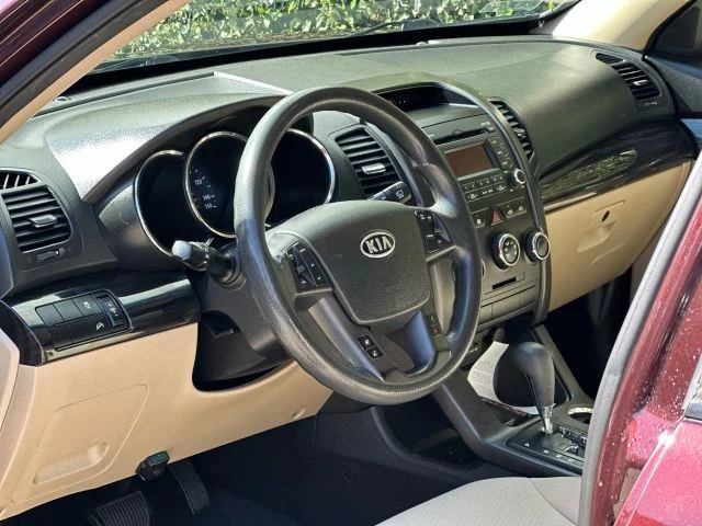 2013 Kia Sorento - Image 13 of 21