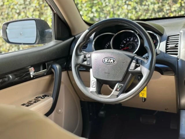 2013 Kia Sorento - Image 16 of 21