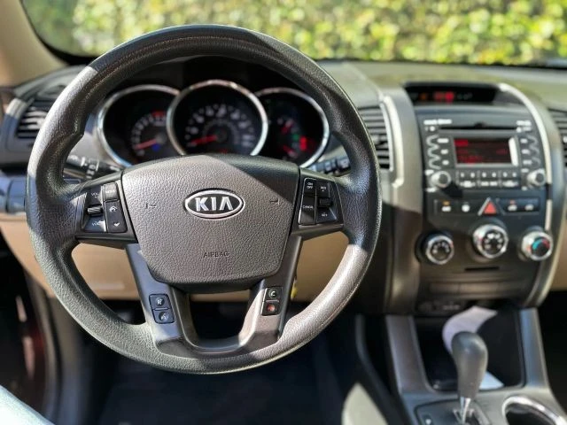 2013 Kia Sorento - Image 14 of 21