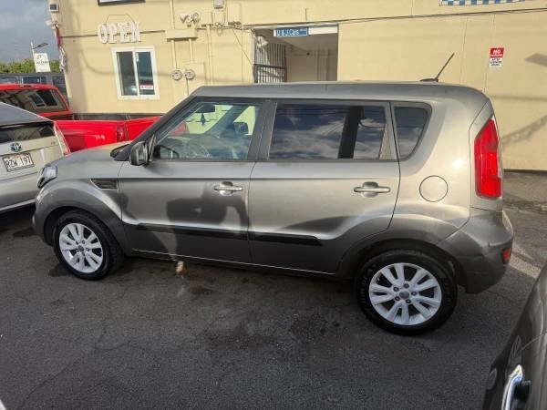 2013 Kia Soul - Image 6 of 16
