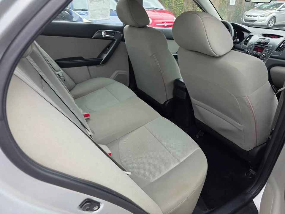 2013 Kia Forte - Image 11 of 17