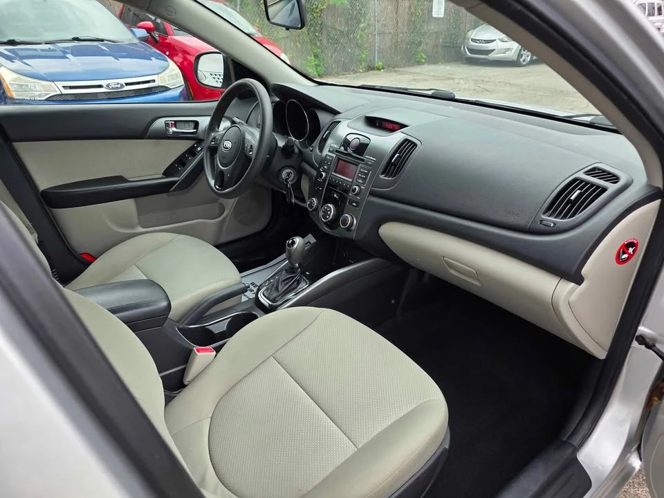 2013 Kia Forte - Image 12 of 17