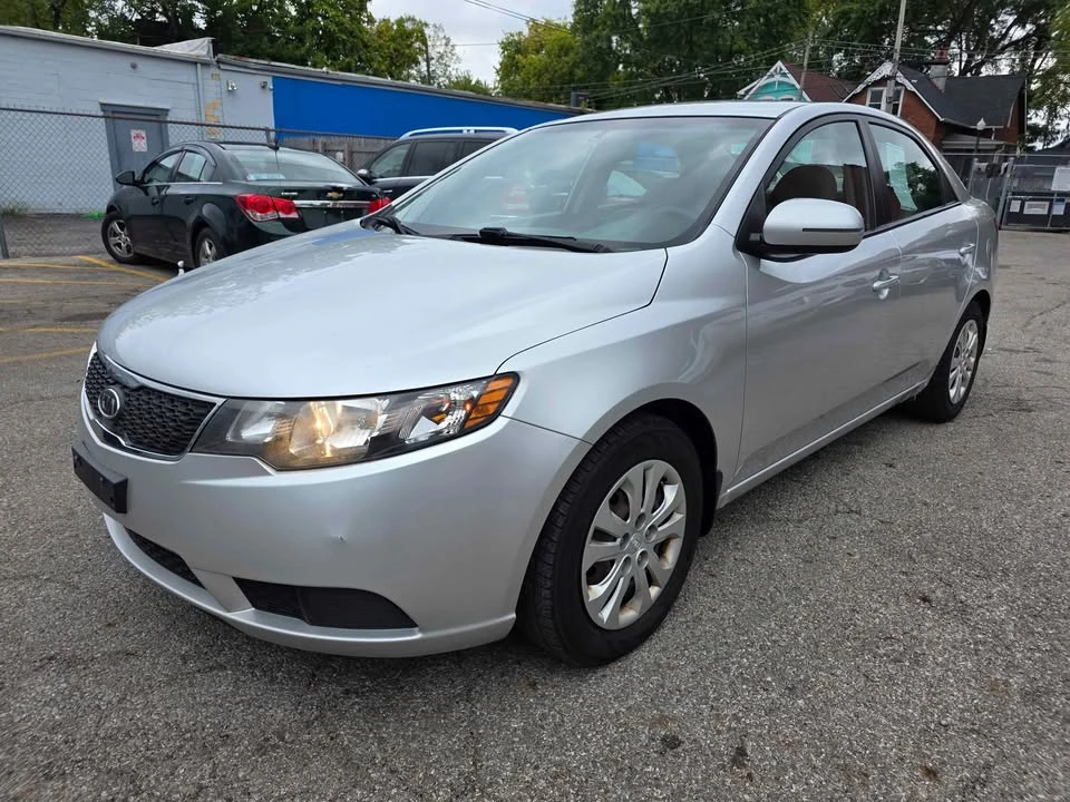 2013 Kia Forte - Image 2 of 17
