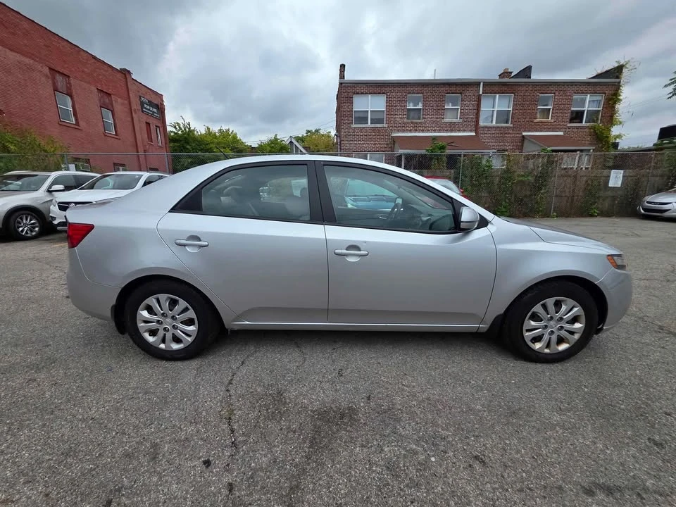 2013 Kia Forte - Image 5 of 17