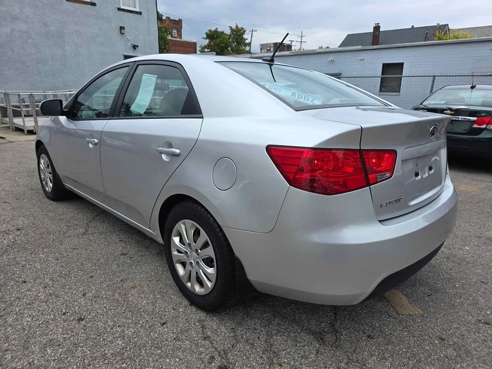 2013 Kia Forte - Image 8 of 17