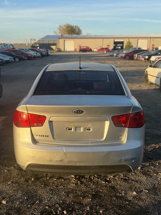 2013 Kia Forte - Image 5 of 14