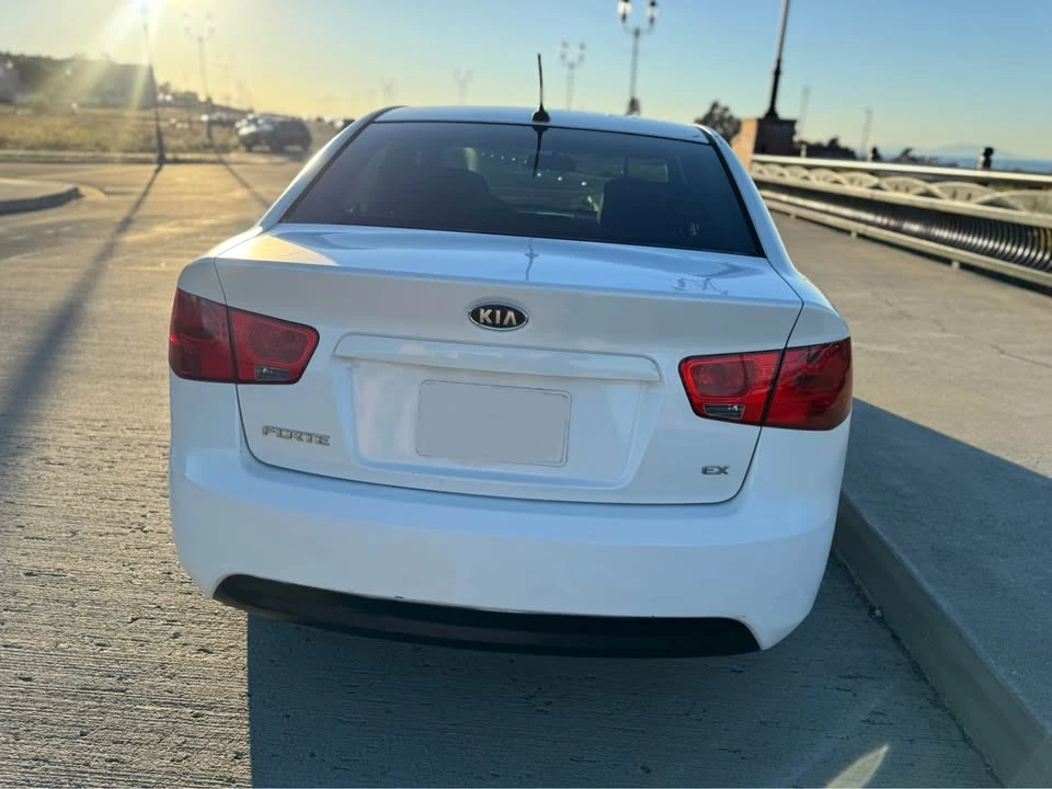 2013 Kia Forte - Image 5 of 14