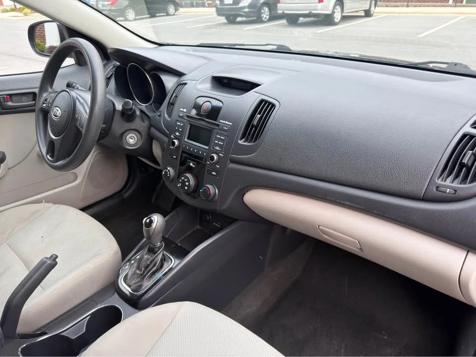 2013 Kia Forte - Image 7 of 9