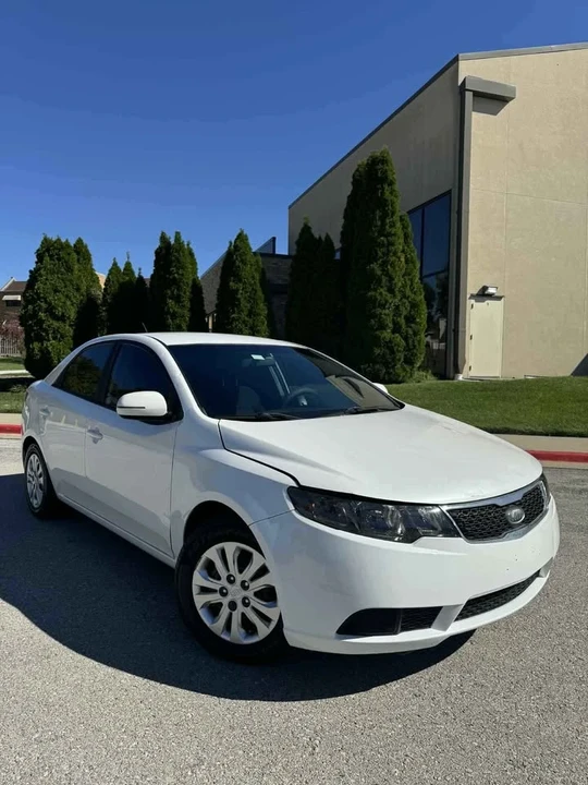 2013 Kia Forte - Image 8 of 14