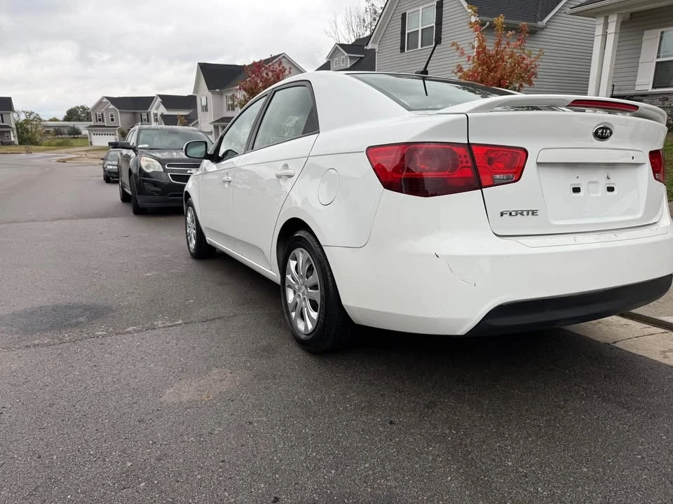 2013 Kia Forte - Image 2 of 10