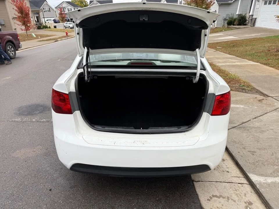 2013 Kia Forte - Image 8 of 10