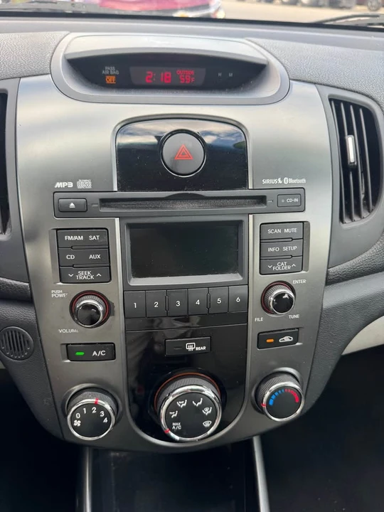 2013 Kia Forte - Image 13 of 19