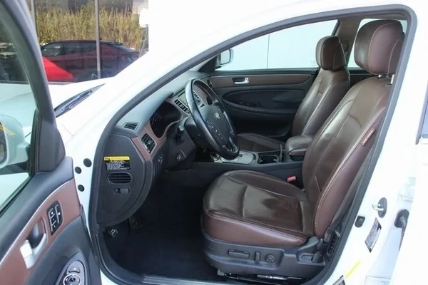 2013 Kia K900 - Image 10 of 18
