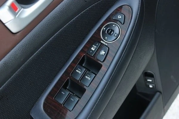 2013 Kia K900 - Image 9 of 18