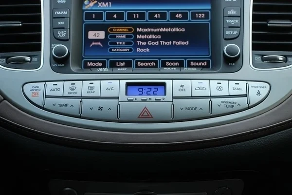 2013 Kia K900 - Image 16 of 18