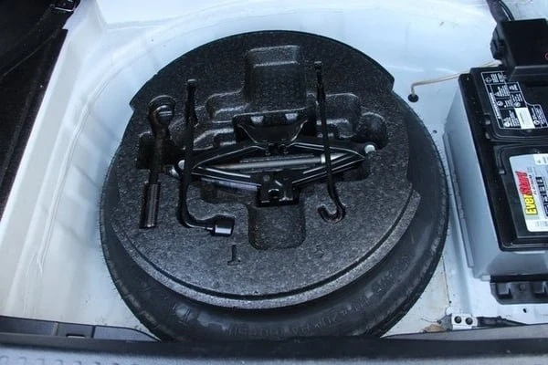 2013 Kia K900 - Image 8 of 18
