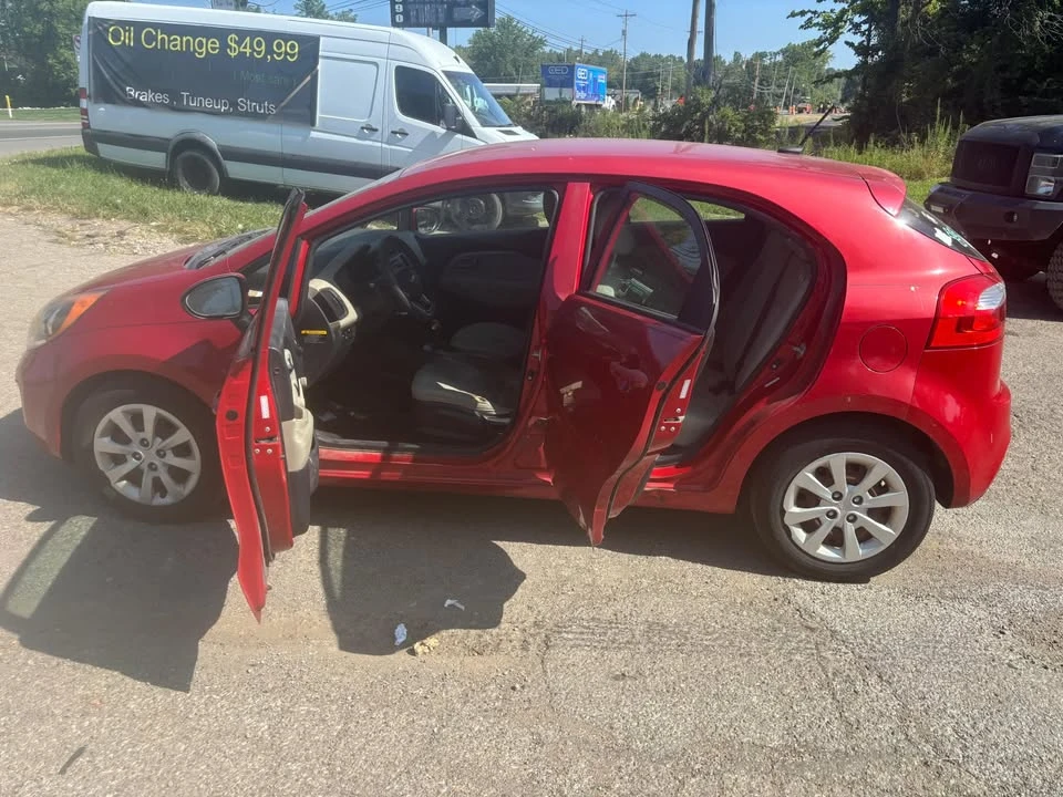 2013 Kia Rio - Image 12 of 13
