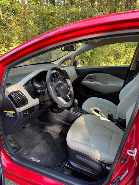 2013 Kia Rio - Image 9 of 13