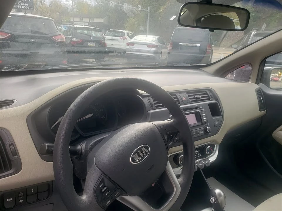 2013 Kia Rio - Image 6 of 8