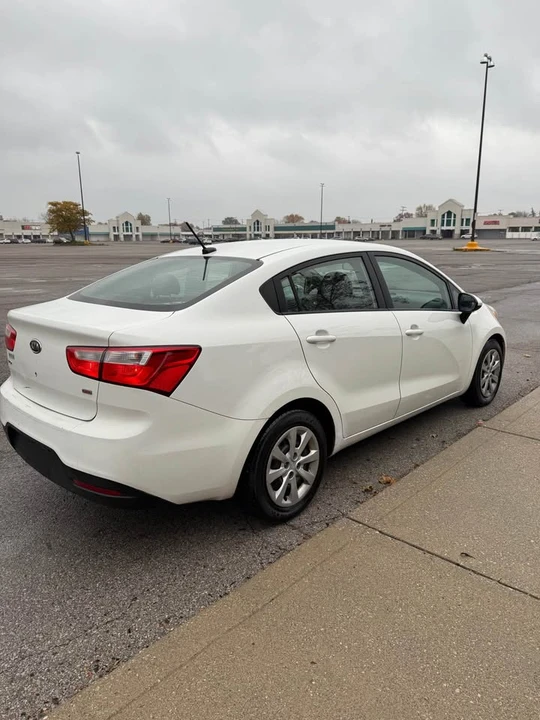 2013 Kia Rio - Image 4 of 7